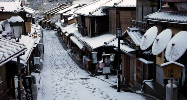 京都の「冬の底冷え」は業務用エアコン選びの最大の課題