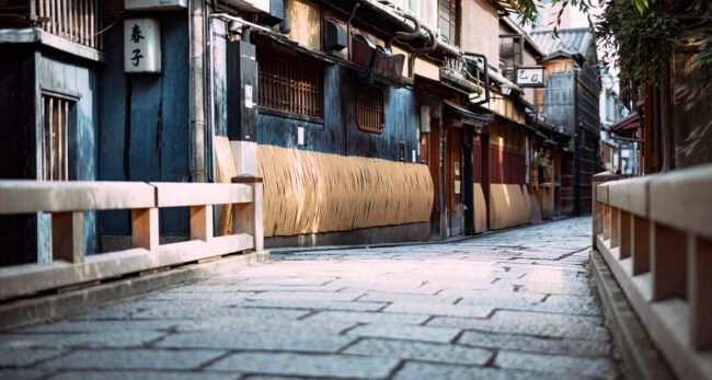 京都で業務用エアコンを導入する完全ガイド：気候・補助金・業者選びで失敗しない戦略